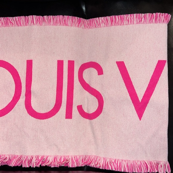 Louis Vuitton Wool Cashmere Echarpes Team Scarf Pink - Picture 5 of 13